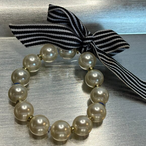 🌼 Vintage-Inspired Pearl Stretch Bracelet w/ Striped Ribbon Bow - Picture 1 of 3